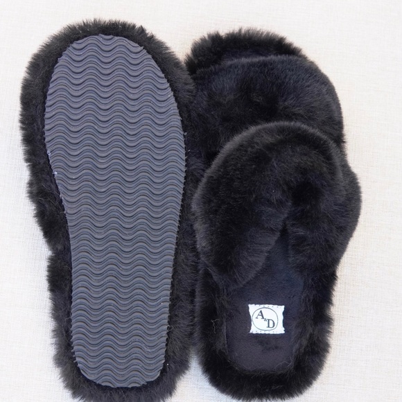 faux fur slippers in black, white & beige - Picture 6 of 6